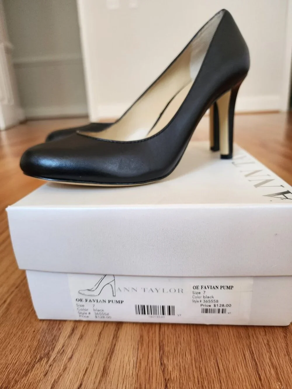 NIB Ann Taylor 'OE Favian Pump' Black Leather Heels | 7M
